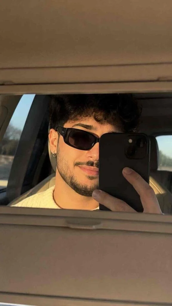 Trending Vanity Mirror Selfie AI Photo Editing Prompt