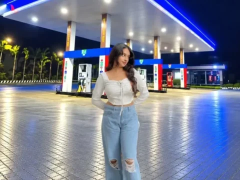 Viral Petrol Pump AI Photo Editing Prompt 2026